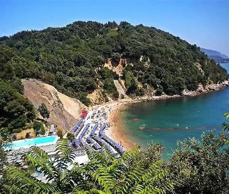 San Terenzo Poets Of The Sea With Parking And Balcony Apartment *