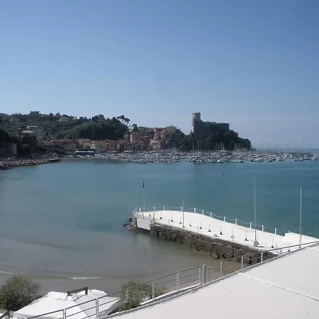 San Terenzo Poets Of The Sea With Parking And Balcony Apartment Lerici