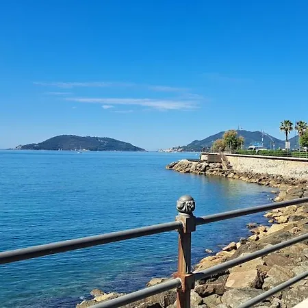 San Terenzo Poets Of The Sea With Parking And Balcony Apartment *